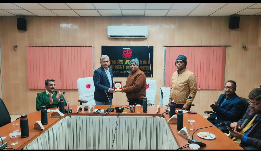 AWEIL bids farewell to Shri Salabh Prakash, IOFS, ED/ Finance on his superannuation after completing 35 years of Service to the Nation. CMD, Directors and all employees of HQ were present in the function.