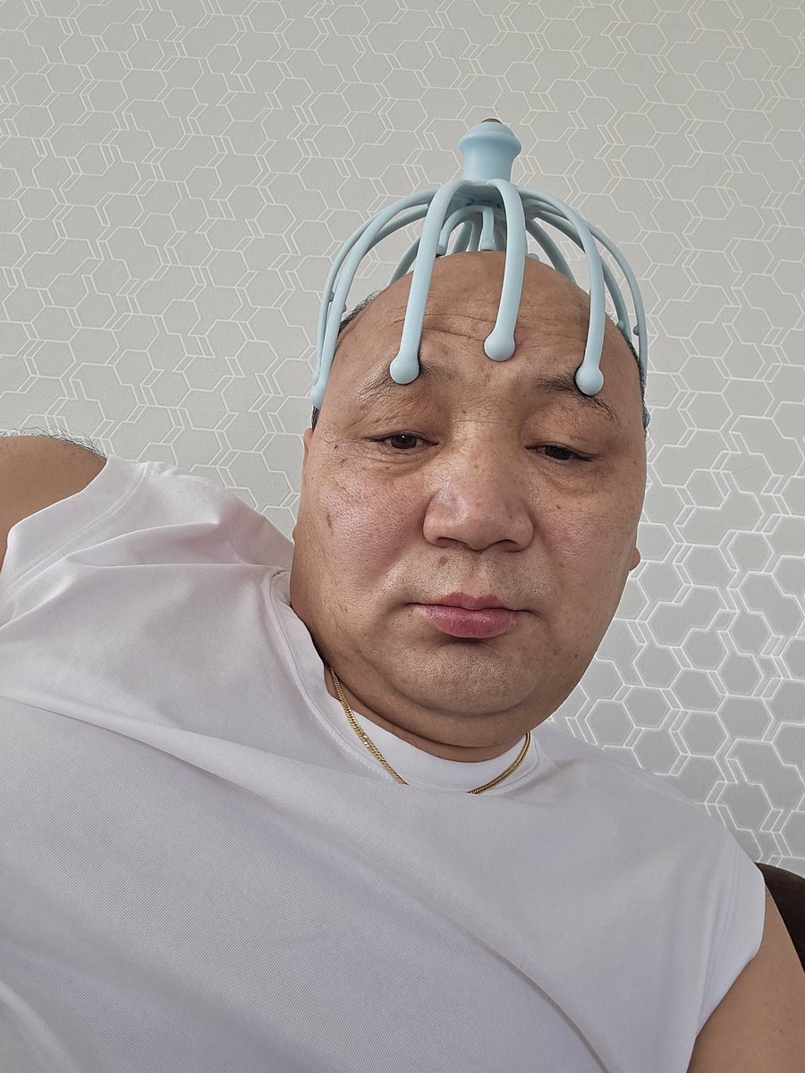 Шинэ оны мэнд хүргэе.

2026 ондоо та нартаа зориулж олон сайхан сэлфи оруулах болно оо. 

Сайхан баярлаарай.