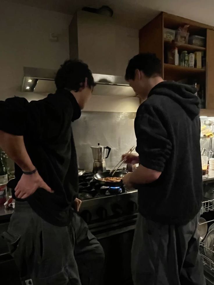 Jayjayinhell's tweet image. ㅤ ⠀⠀⠀⠀⠀⠀⠀⠀              ⌏ † ⌌ㅤ ㅤㅤ ㅤ 
Feliz aniversário bro, vc é meu melhor amigo. É aquele que me entende pra caramba nesses família. Eu sei que posso contar sempre seja pra arrumar briga ou ir atrás de alguma ideia duvidosa. Te amo