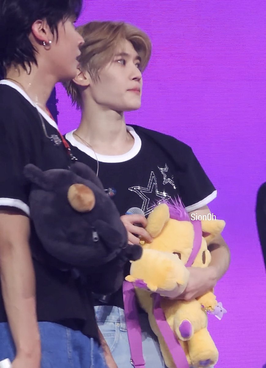 sion0h's tweet image. 시오니 + 인형 왜이렇게 웃김