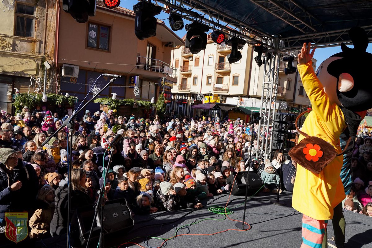 United_d13's tweet image. Прв пат дечињата во Кичево имаа можност да осетат новогодишна атмосфера , прв пат има ваква организација и за прв пат вечерва ќе има организиран дочек на нова година