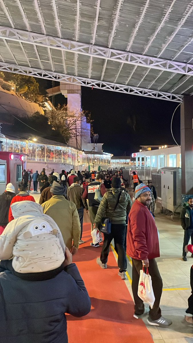 OfficialSMVDSB's tweet image. जय माता दी…!!!

नववर्ष के अवसर पर देश-विदेश से बड़ी संख्या में श्रद्धालु माँ वैष्णो देवी के पावन दरबार में हाज़िरी लगाने पहुँच रहे हैं। भक्तिभाव से परिपूर्ण यह दृश्य भवन एवं अर्धकुंवारी क्षेत्र में देखने को मिल रहा है, जहाँ श्रद्धालु जयकारों के साथ माता रानी का आशीर्वाद प्राप्त…