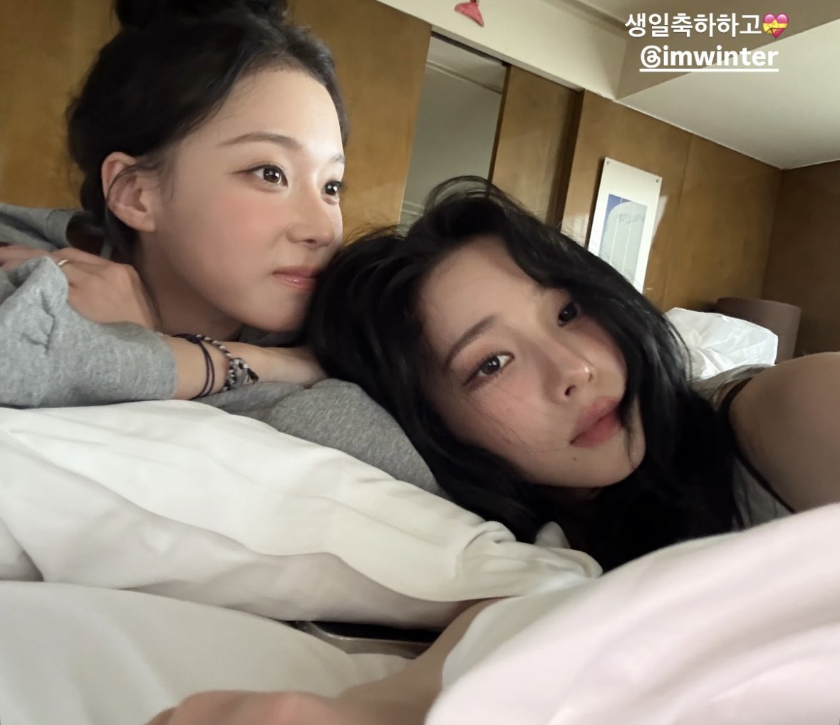 ujiminphoria's tweet image. "Happy birthday! It’s already been 10 years since we first met. I’m still right next to you now but once again, happy birthday. Let’s stay together for a long time💝"

KARINA’S BIRTHDAY WISH FOR WINTER🥹😭