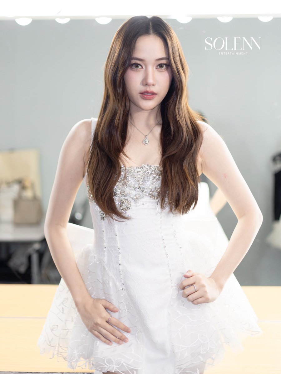 Solenn_Ent's tweet image. Hello ✨🕊️

SAROCHA REBECCA X CTW BYE2025
#CTWCountdown2026XFreenBecky
#solennEntertainment #srchafreen