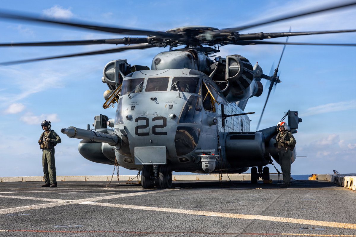 USFleetForces's tweet photo. From prep to launch to recovery. ⚓️

Marines and Sailors work in sync on the flight deck of USS San Antonio (LPD 17) as a CH-53 Super Stallion is readied for takeoff, guided into the air, and secured after landing while underway last month in the Caribbean Sea. https://t.co/8q3F08pf6h