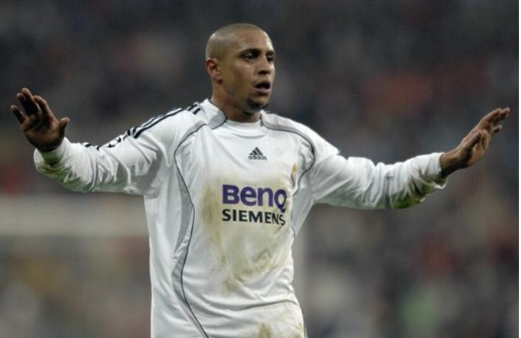 الأسطورة روبرتو كارلوس يخضع لجراحة عاجلة في القلب 