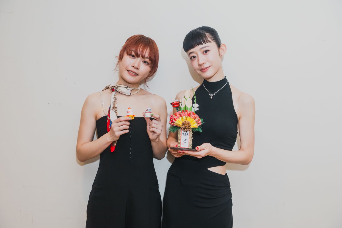 hitsujibungaku's tweet image. ･･････････････････

 ʜᴀᴘᴘʏ ɴᴇᴡ ʏᴇᴀʀ🐑

･･････････････････

新年あけましておめでとうございます。

2026年も羊文学を
どうぞよろしくお願いいたします。