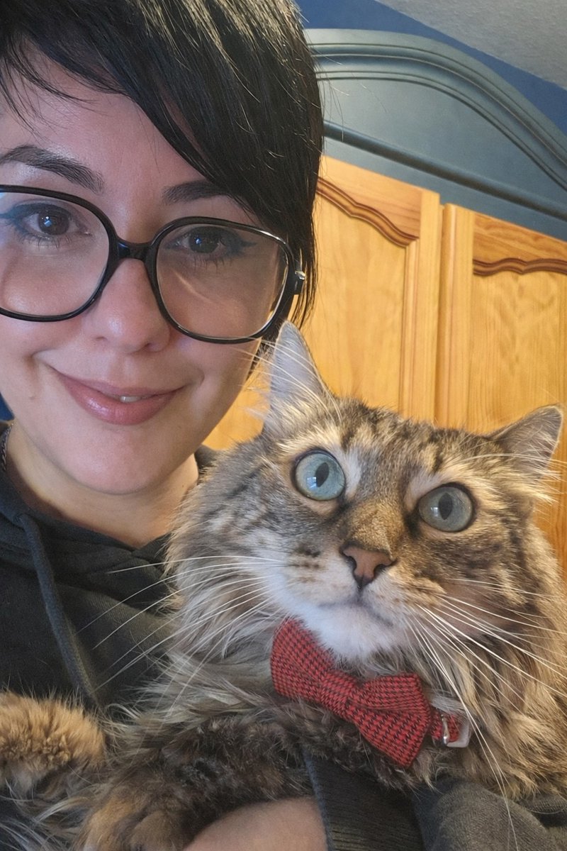 wildnimue's tweet image. Nelu se ha puesto sus mejores galas para desearos un Feliz Año