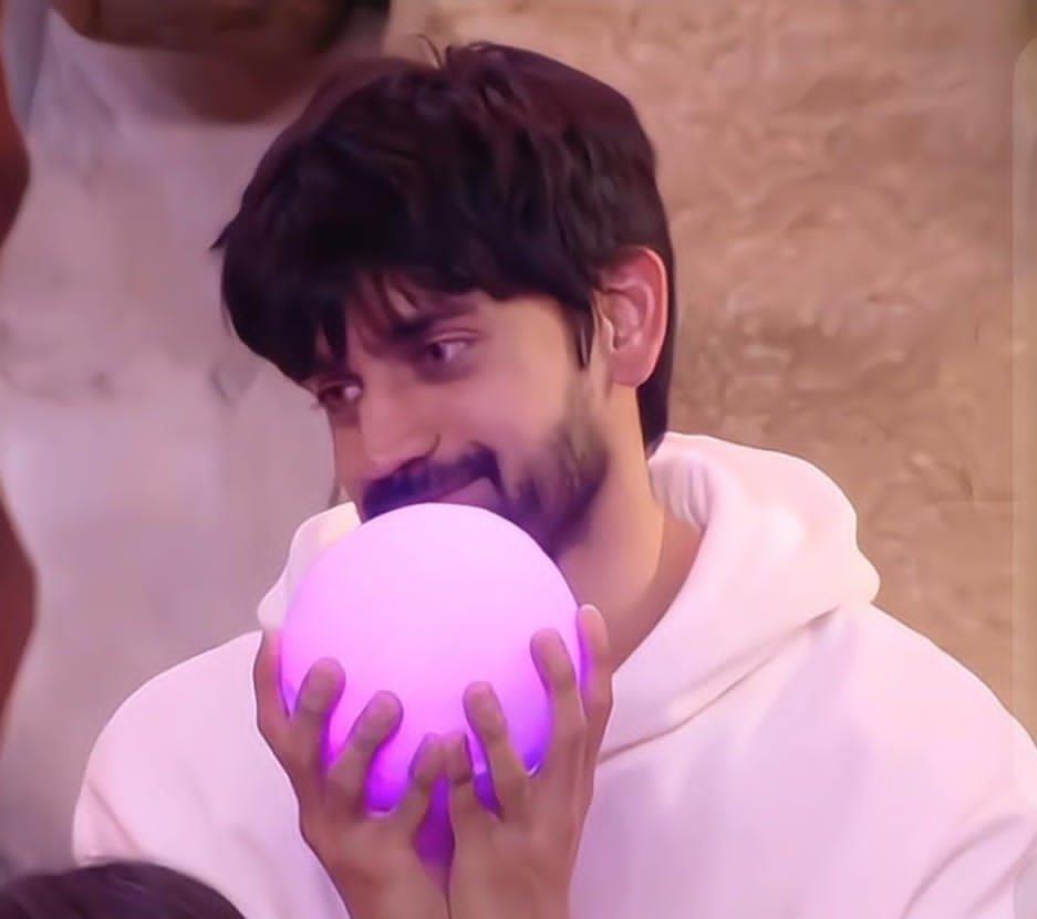 ✨ Happy New Year 2026! Thank you for being our light and inspiration. Let’s shine together this year 💖
#AvinashMishra
#Avinashians