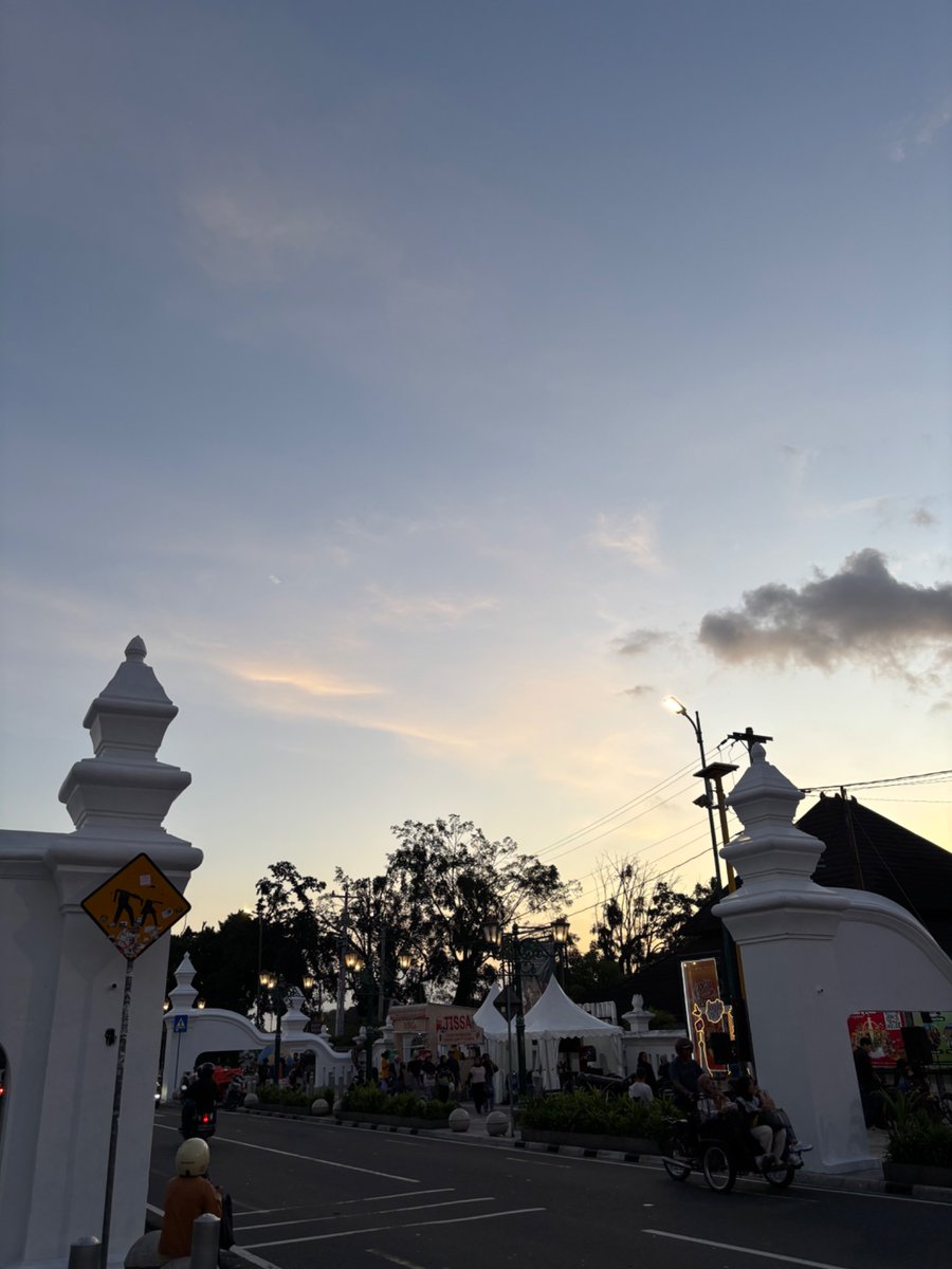 Sandy69b's tweet photo. jogja yaa jogjaa bgtt!
#Yogyakarta #surakarta #klaten #wonosari https://t.co/x1fnqqlk9K