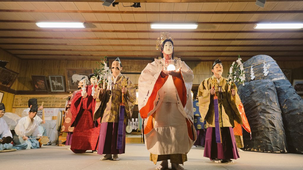 #松尾神社 ⛩️
#貞光 #徳島県

年明けから約15分「天の岩戸神楽」が演じられる事で知られています。

しばらく演じられることがなかったらしいのですが、今年久方振りにやると言うことで鑑賞してきました。