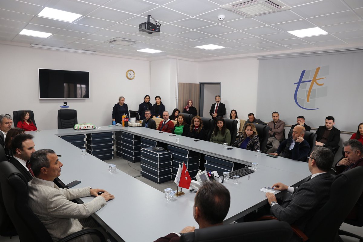 Bölge Müdürümüz Sn. Sadık YILDIRIM, merkez Tapu, Kadastro ve Bölge Müdürlüğümüz mesai arkadaşlarımızla bir araya gelerek, kendilerine ve ailelerine yeni yılda sağlık, mutluluk ve başarı dolu bir yıl geçirmeleri temennilerinde bulundular.

<a href="/tkgmgovtr/">Tapu ve Kadastro</a>