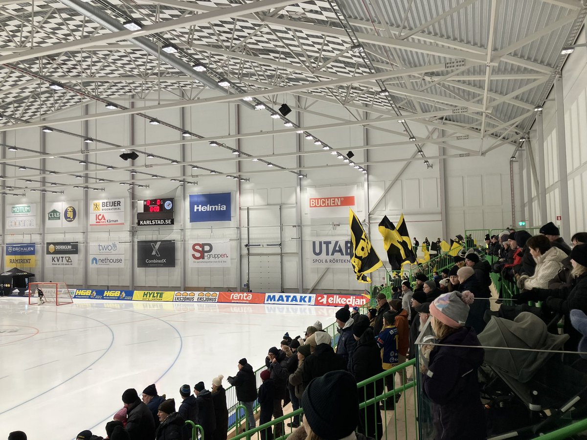 Nyårsbandy. IF Boltic - Gripen. 0-8. Harvoin on ottelun katsomisen jälkeen näin tyhjä olo. Gripen hyvä ja ylivoimainen, mutta kotijoukkue ei kyllä edes yrittänyt. Hiljaiseksi veti. #jääpallo #bandy