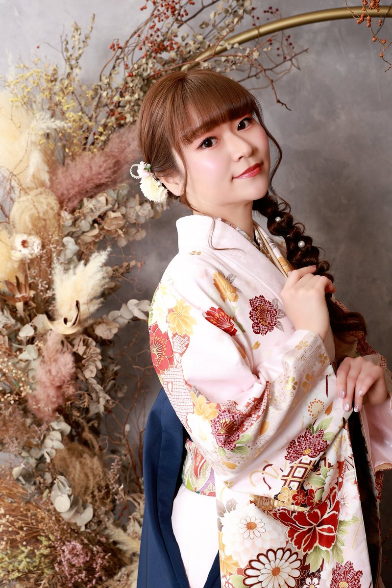 mikarun0412's tweet photo. あけましておめでとうございます🎉
2026年もみかるんのことよろしくお願いします🐈❤️
#あけましておめでとうございます 
#2026年もよろしくお願いいたします 
#2026年 
#撮影 #着物 https://t.co/pr3nXW42Bc