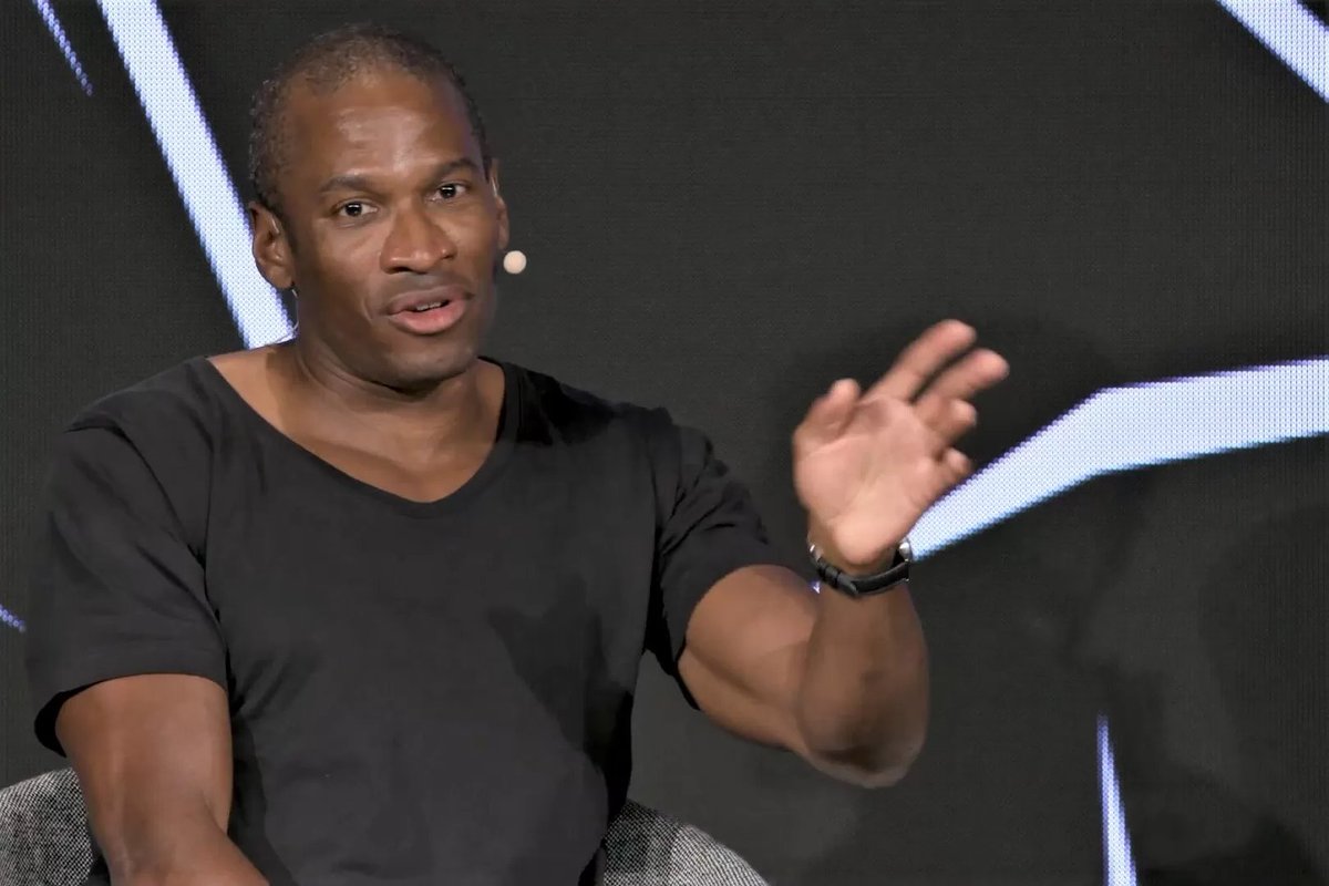 Arthur Hayes(전 BitMEX CEO)는 자금을 적극적으로 DeFi로 이동하고 있습니다. 12월 20일부터 **약 1,090만  ENA(약 222만7천 달러)**를 축적했으며, **Galaxy에서 485만 ENA(약 98만5천 달러)**를 인출한 것이  확인되었습니다. ETH 비중을 줄이는 대신 ENA와 ETHFI 매수