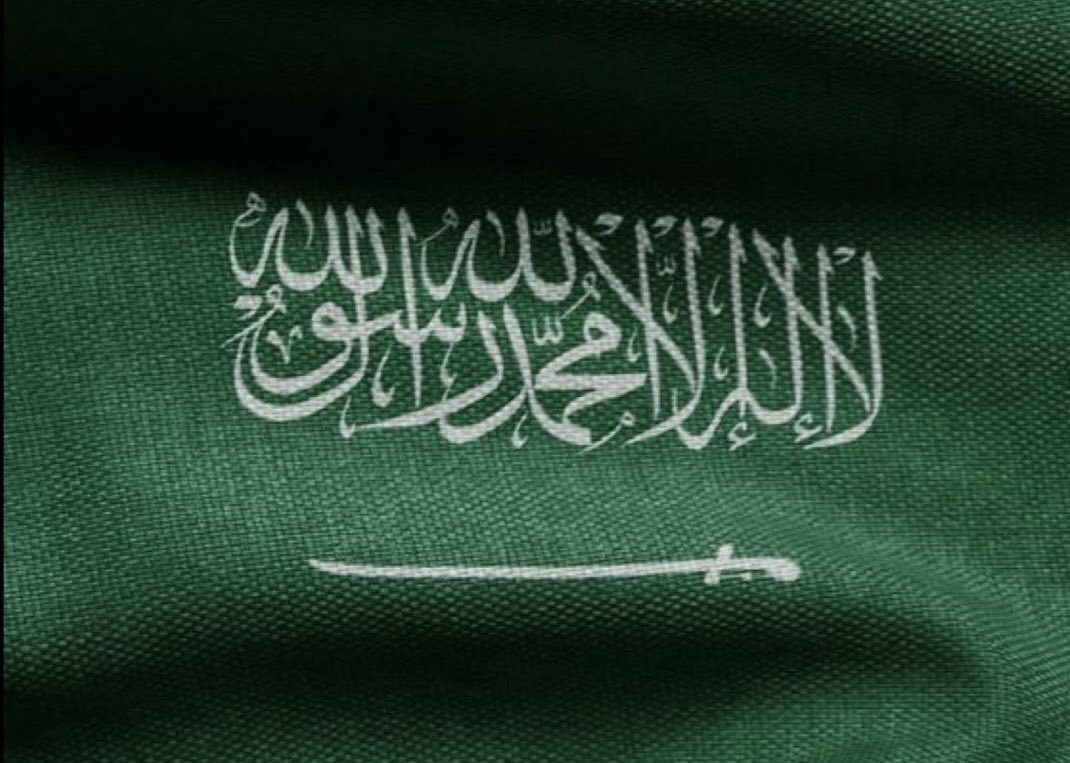 انتبه
لا تكن  محايدا  في حب وطنك  ،  كن شرسآ 
فعندما  يكون  المستهدف  #وطن 
يكون  الحياد  خيانه  و الصمت   تواطئ