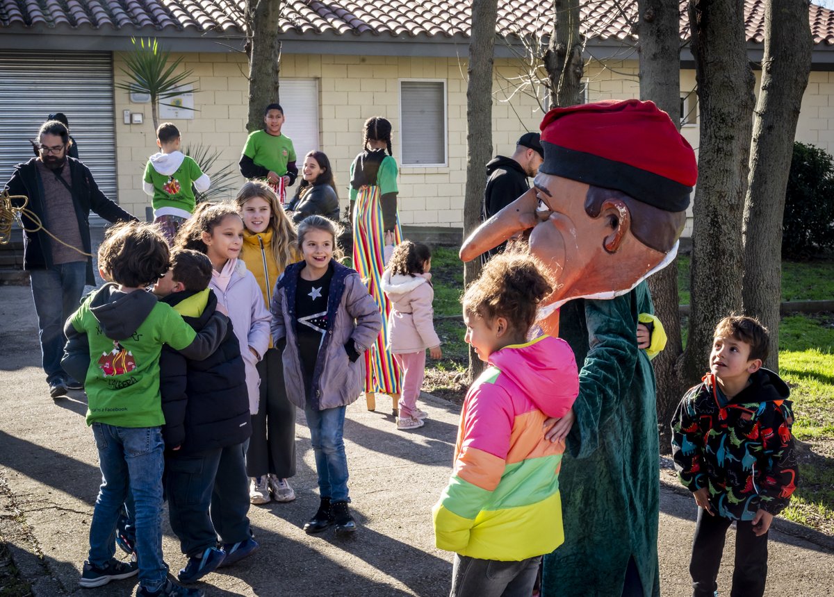 ✨ El Home dels Nassos ha omplert de rialles i il·lusió els carrers de la Jonquera 
🙌  L’Ajuntament vol agrair la implicació del Punt Jove de la Jonquera i de GRAFIC, així com de totes les persones que han fet possible aquest moment.
#LaJonquera 📷Fotografies @josepribas_falgues
