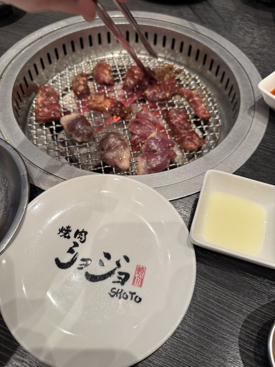 今年跨年是跟小可愛<a href="/Pp911010/">♡⃛₊⁺˖158˖⁺₊♡⃛</a> 
還有老公 <a href="/Brain566/">童顏大叔</a> 
一起吃燒肉慶祝❤️

沒什麼好說的
希望新的一年大家都能溫暖自己
也溫暖別人

預祝大家2026新年快樂🎈

我明天要來追怪奇物語追到爽
#台南