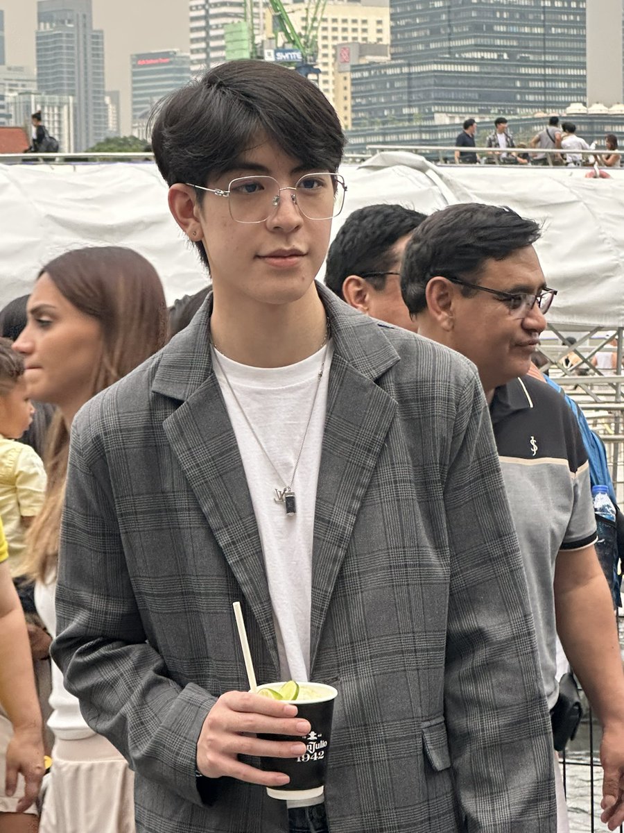 kenomochi's tweet image. dude... why are you so damn FINE 😭😭😭😭