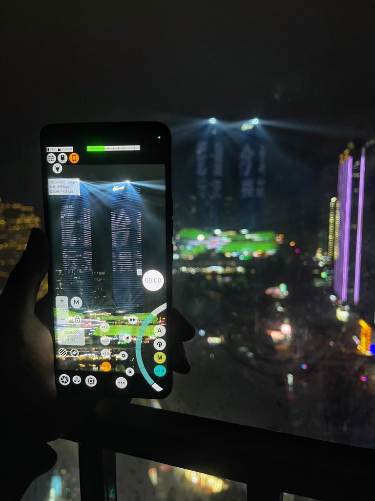 鱼鱼提前祝各位元旦快乐！！！

【ps：花果园双子塔➕海豚广场】