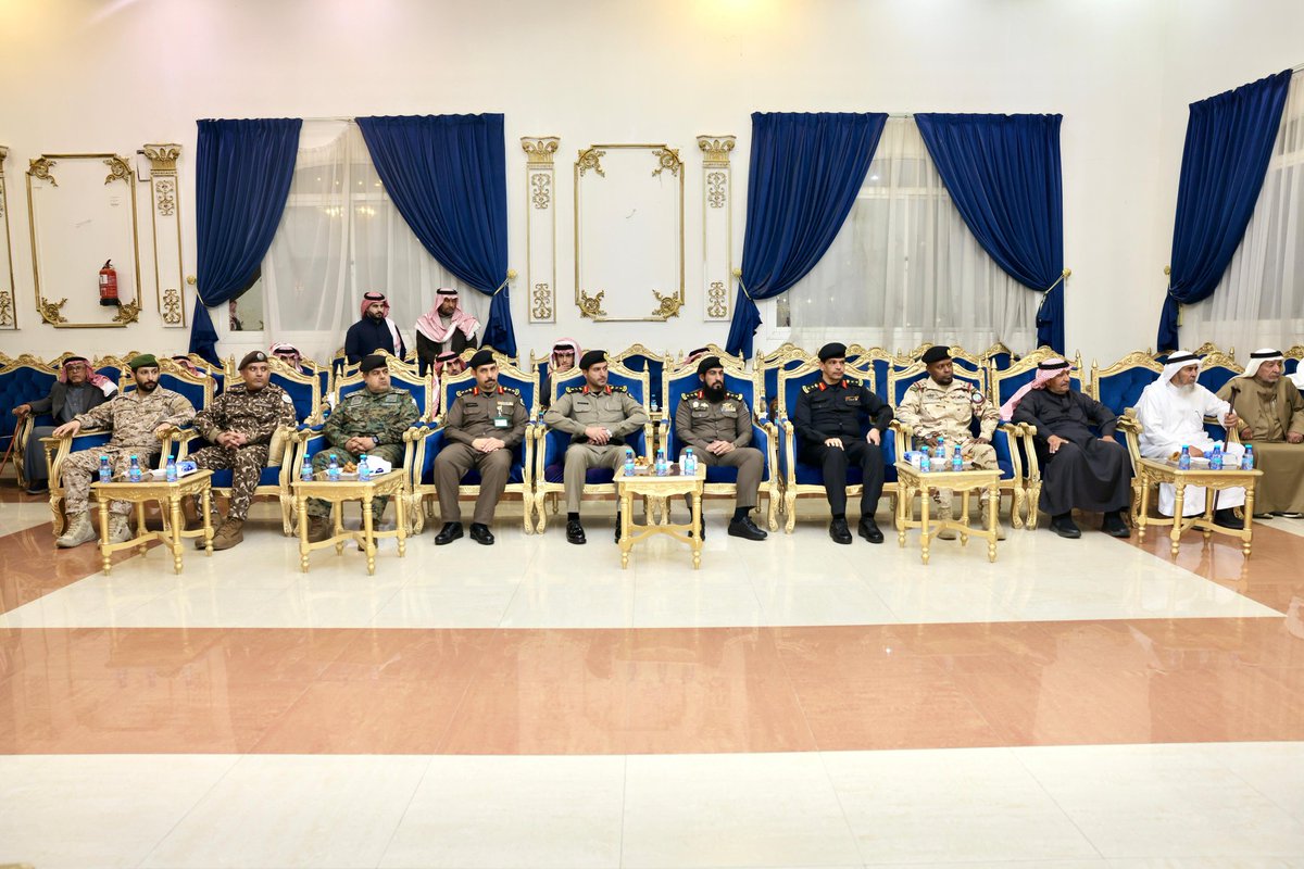 الأمير #تركي_بن_طلال #أمير_منطقة_عسير، يقدم التعازي في مدينة خميس مشيط لمعالي مدير الأمن العام الفريق محمد البسامي، في وفاة والده - رحمه الله -.