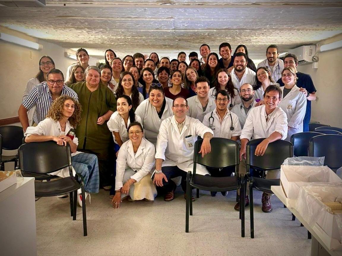 Hoy cerramos un año que nos llenó de aprendizajes, encuentros y emociones.

Formamos profesionales con valores, compartimos saberes, cuidamos personas con dedicación y construimos una comunidad que late con fuerza.

Gracias a quienes lo hacen posible.
 
¡Feliz 2026! 💚