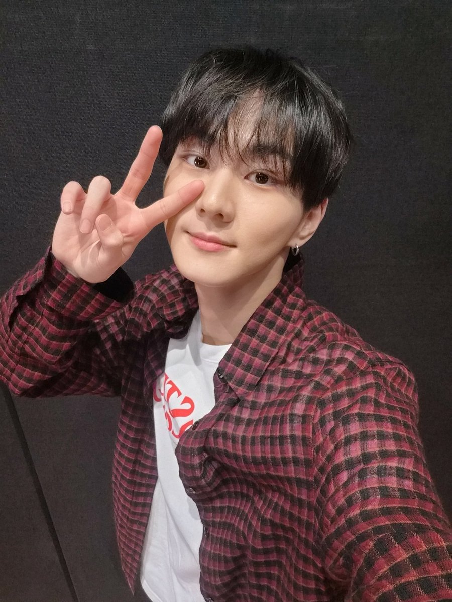 enhypenweverse's tweet photo. [ #정원’s Post ] 251231

#JUNGWON: Our ENGENEs, you’ve worked hard in 2025..
Please take good care of us next year too 

@ENHYPEN_members @ENHYPEN #ENHYPEN #엔하이픈 https://t.co/ilMqYjrvYf