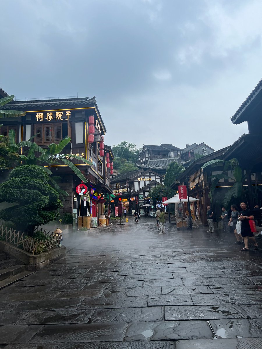 Colin_d_m's tweet image. Chongqing’s Old Town might be the prettiest neighborhood in the world