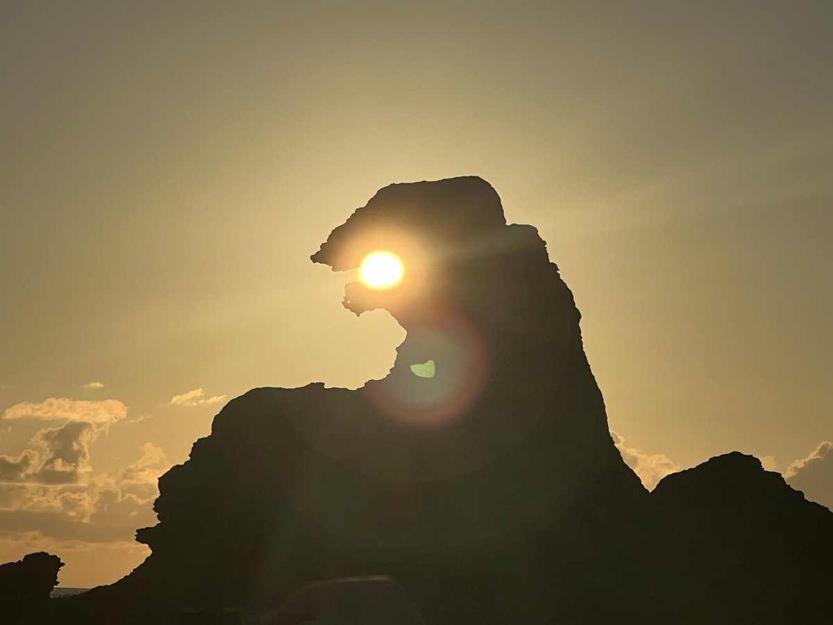 WATARUN14328904's tweet image. Happy New Year  2026🥳
今年も秋田ポスト多めですが
どうぞよろしくお願いいたします 🌾
昨年夏の夕方に撮影しました
狂瀾吼え立つ男鹿半島のゴジラ岩🌅