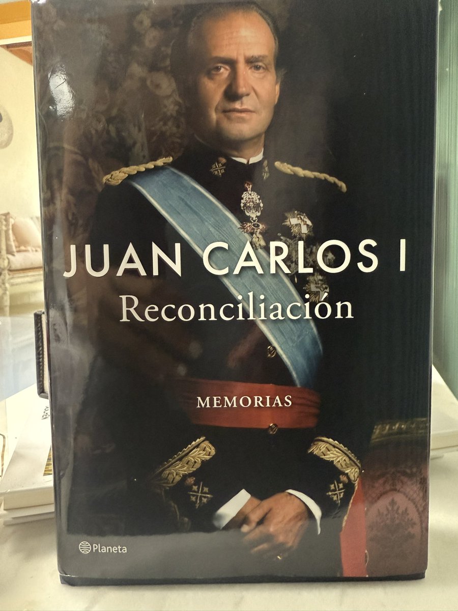 En este tiempo de cierre de año y reflexión, leyendo las interesantes memorias del Rey emérito de España, Don Juan Carlos I. Cada quien tiene derecho a contar su historia. El regalo de Navidad que me trajo <a href="/mariafvalerior/">María Fernanda Valerio Roa</a> ¡Feliz Año Nuevo!