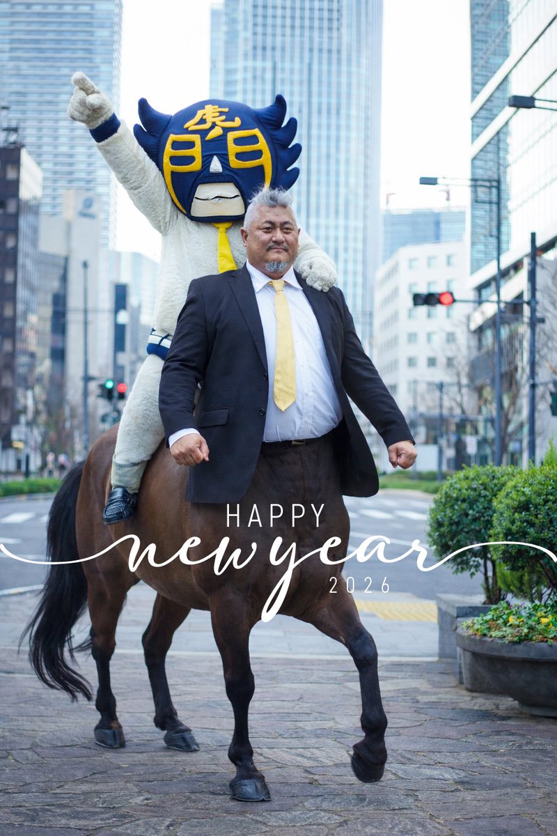 kakaricho_tweet's tweet photo. 明けましておめでとう御座います⛩️
今年はウマ年年男&amp;グーチョキパートナーズ10周年に向けて✊✌️✋頑張りマスので！本年も宜しくお願いいたしますっ！！！
我が家は毎年Eテレの2355 0655で年越しです！干支ソング&amp;たなくじ。今年も最高✊
#2355
#0655
#グーチョキパートナーズ https://t.co/BIu8XZ06Dl