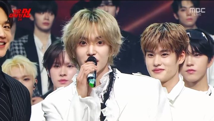 Califsta's tweet image. Happy new yeaaaar! 🤍