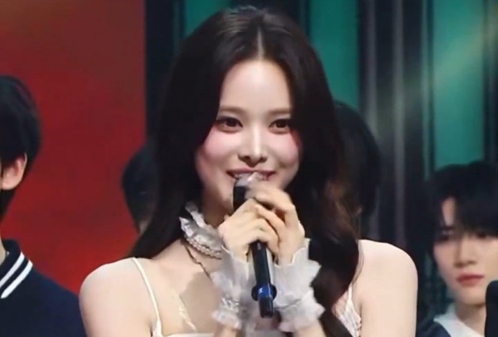 Califsta's tweet image. Happy new yeaaaar! 🤍