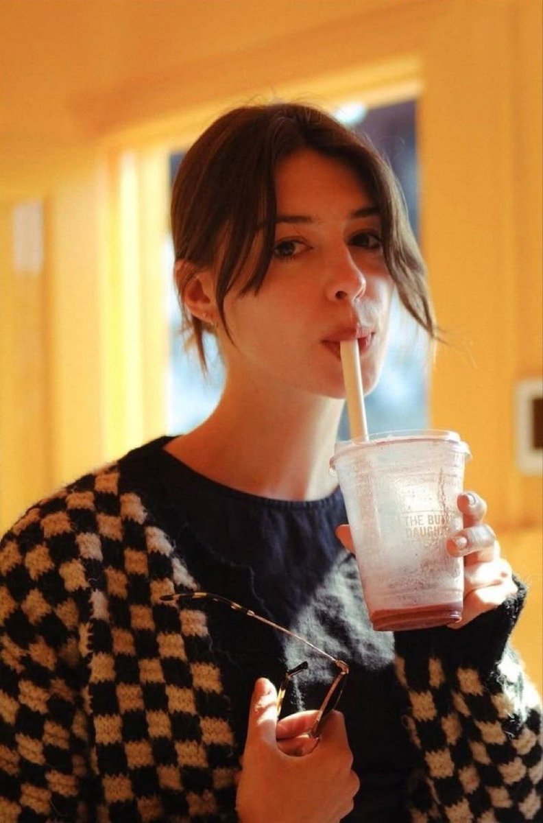 데이지 에드거 존스가 좋아
너무 아름다워 그녀는