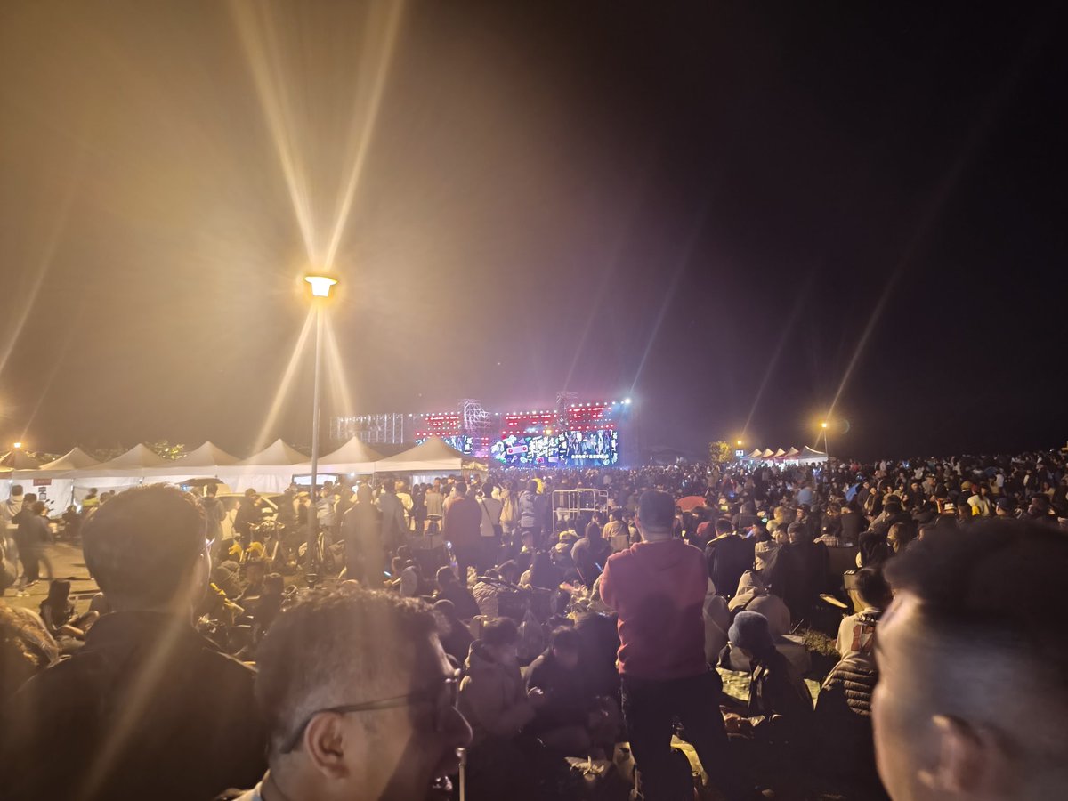 太  多  人  😵‍💫