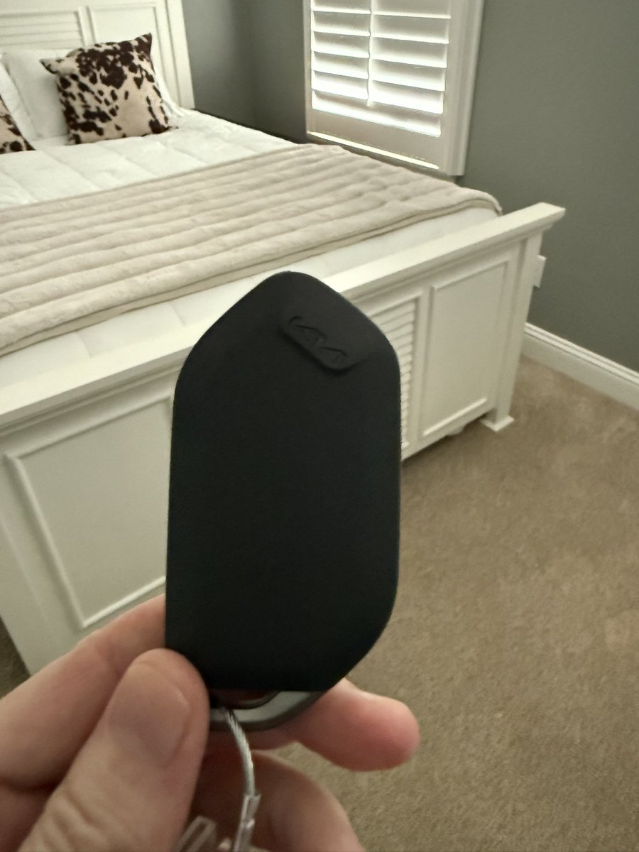 wisejohnp's tweet image. So thankful rental car companies have updated the shape of their keys. Makes the whole experience so much more enjoyable.