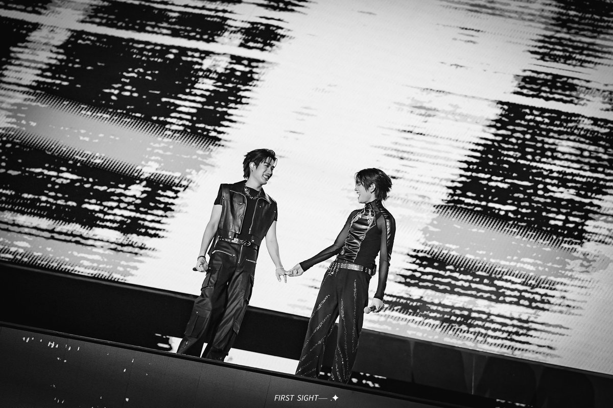 firstsight_2000's tweet image. สิ่งที่ได้ไปต่อในปี 2026 : #tlefirstone

TLEFIRSTONE COUNTDOWN ICONSIAM 
#TLEFIRSTONExICONSIAM 
#CountdownatICONSIAM