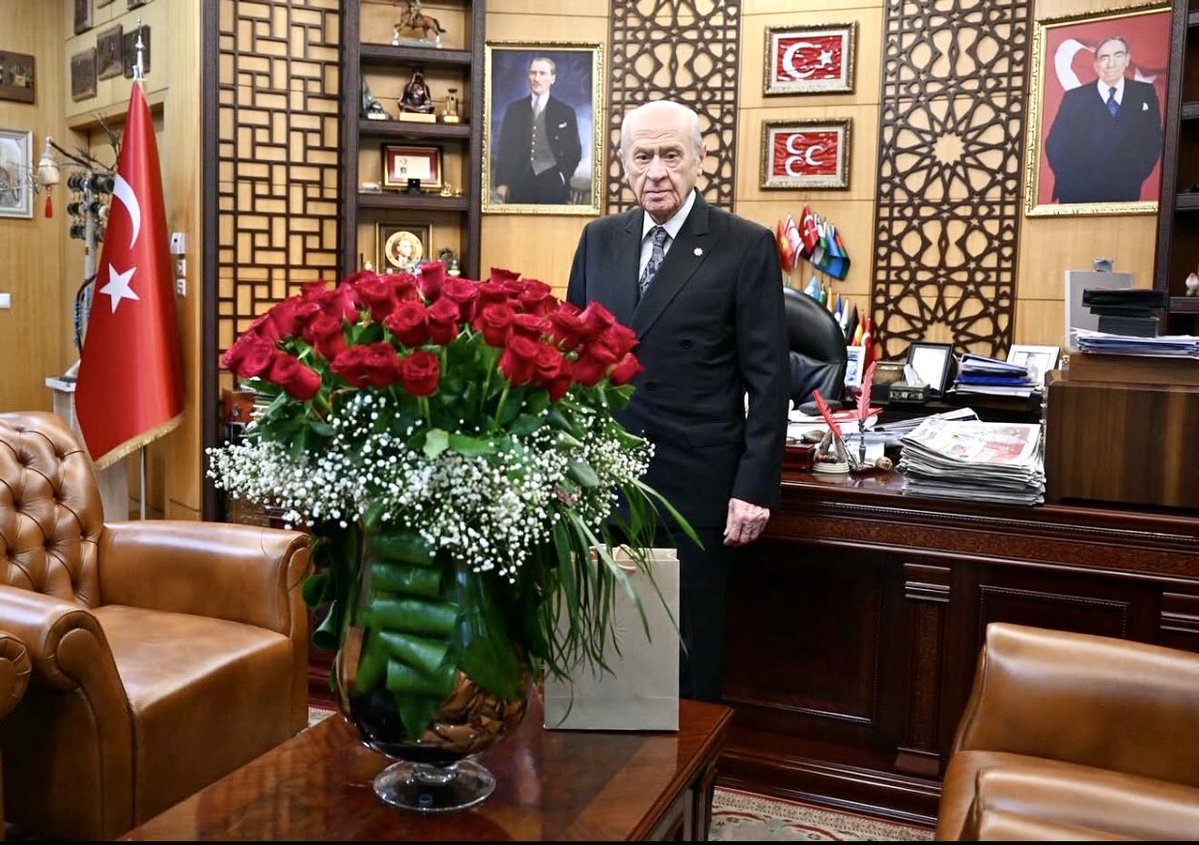 Sayın Cumhurbaşkanımız Recep Tayyip Erdoğan, Milliyetçi Hareket Partisi Genel Başkanımız Sayın Devlet Bahçeli'nin yeni yılını ve yeni yaşını tebrik ederek sağlık, sıhhat ve afiyetler dilemişlerdir.