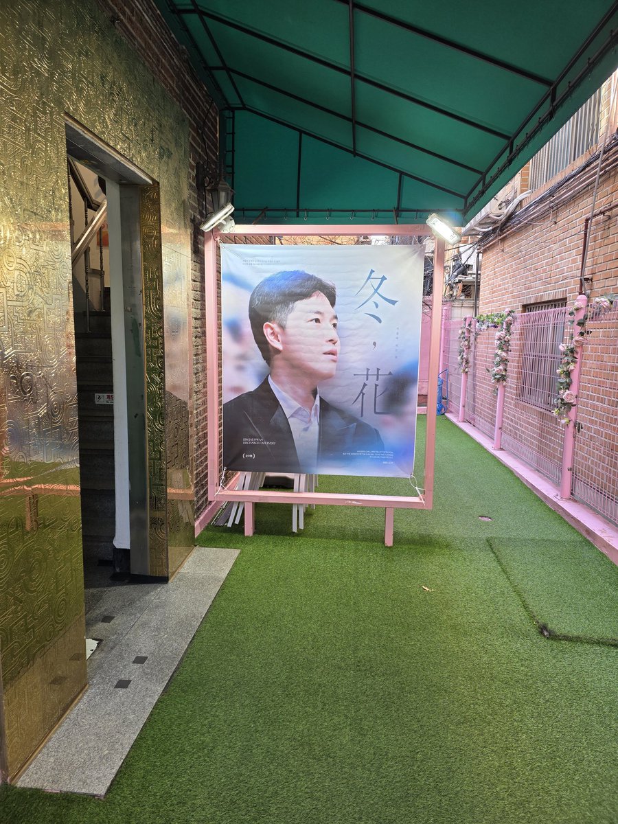 #다시쓰는_우리들의_겨울동화
#오랫동안_윈드마음에_쌓여온_재환이라는_기적
#김재환 #kimjaehwan
전역 축하 카페 열어주셔서 감사해요
재환아 전역 축하해 이제 다시 윈드와 함께 걸어가자