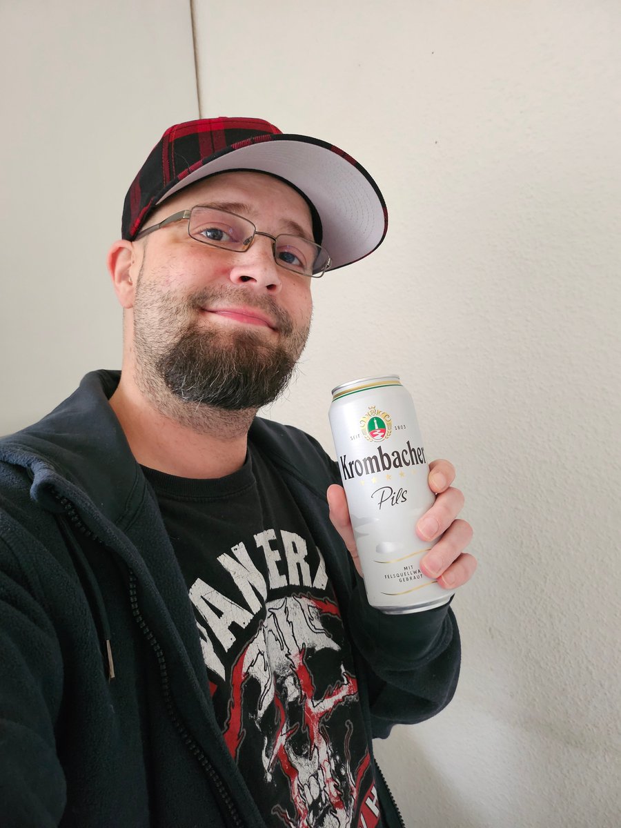 Benny_The_Nerd's tweet image. Hey, meine #Nerds.

2025 war ein verdammt schweres #Level für mich.

Danke, dass ihr da wart &amp;amp; mich nicht habt #GameOver gehen lassen, als es mir echt mies ging.

Euer #Support bedeutet mir alles!

Kommt gut ins 2026 auf ein Jahr mit weniger #BossFights &amp;amp; mehr #BonusLeveln!