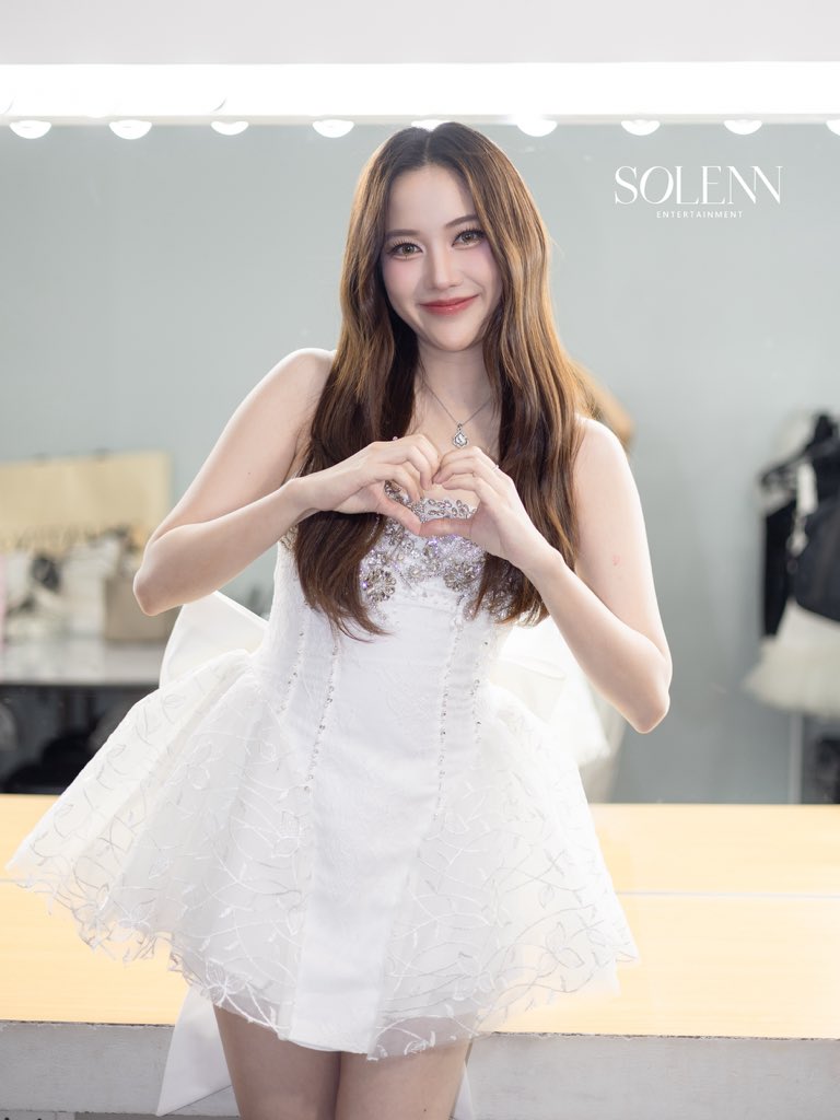 Solenn_Ent's tweet image. 🫶✨🩷
SAROCHA REBECCA X CTW BYE2025
#CTWCountdown2026XFreenBecky
#solennEntertainment #srchafreen