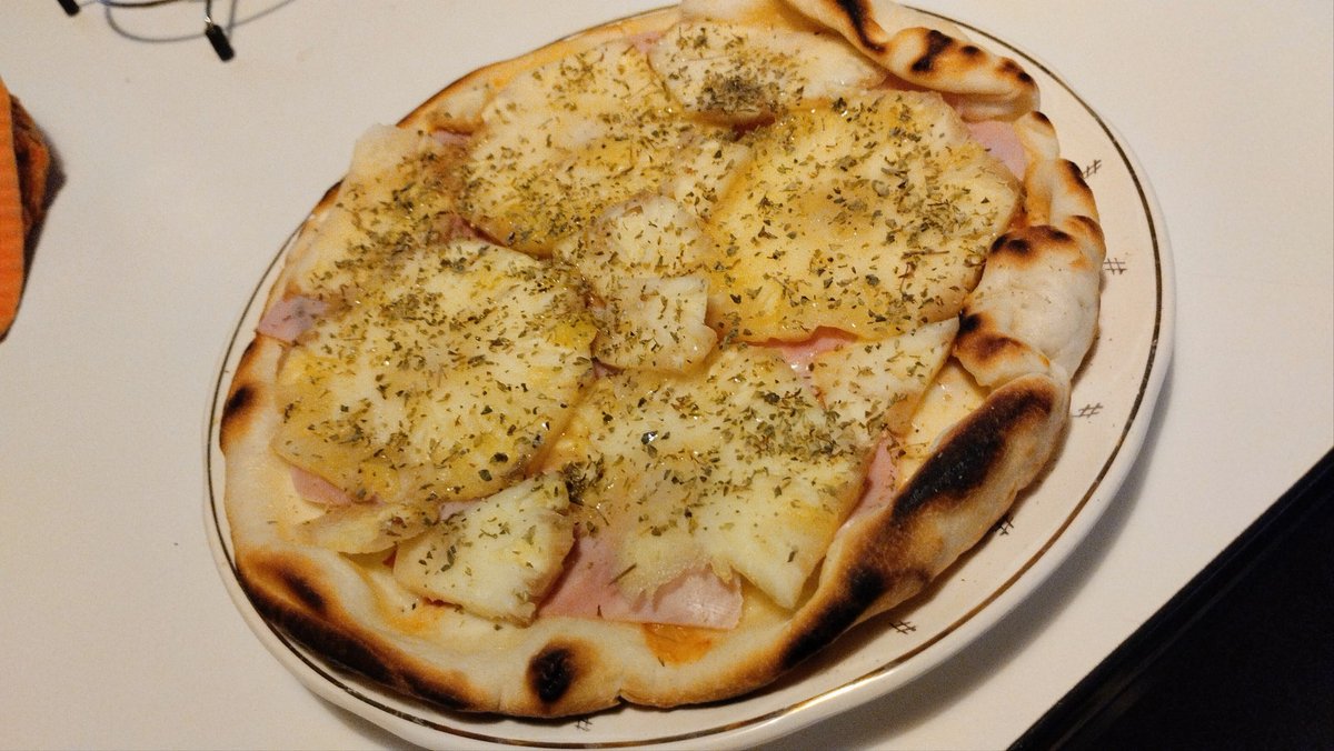 ParanoidLean's tweet image. Pizza con jamón y ananá 
Feliz 2026