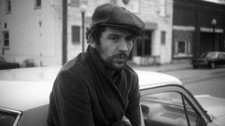 revistapurgante's tweet photo. «Kelly Reichardt confirma una vez más que su lenguaje cinematográfico es preciso pero acompasado, sin prisa por representar una idea y que su cine se desarrolla en las entrañas de sus personajes».

Por @celsut. 

https://t.co/iLREzJv6vX https://t.co/Tvwoen6pGR