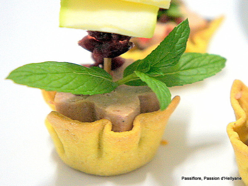 baomix's tweet photo. 🎄✨ Idée gourmande pour les fêtes !
Découvrez ces mini-bouchées spicy au foie gras avec confit d’oignons &amp; cranberries 😋
👉 https://t.co/mB53R1cMqV

Nous souhaitons de très belles fêtes de fin d’année à tous nos clients, amis et visiteurs 🎉✨ https://t.co/olzbCi7Psr