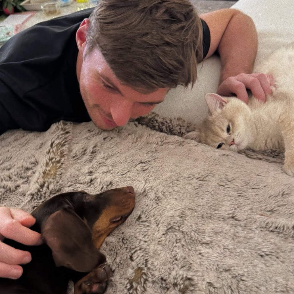 SCUDERIAFEMBOY's tweet image. MERRY BELATED CHRISTMAS EVERYONE 😭😭😭😭☹️😭😭☹️😭☹️😭☹️😭☹️🥹☹️☹️😭🥹