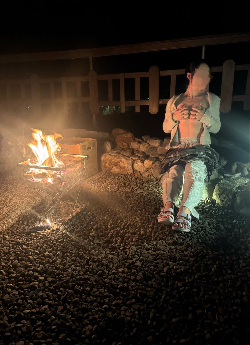 2025年即將結束，回想起2025年的這個時候進圈，這一年雖然我們夫妻都處在被動，邊緣化的方式聯誼，但是還是很開心認識很多友善的推友們，也豐富了我們夫妻生活🥰
2026還有幾分鐘就到來，獻上滿滿的誠意照片，未來繼續一起熱情似火，一起寬衣解帶～新年快樂🎉
#新年快樂