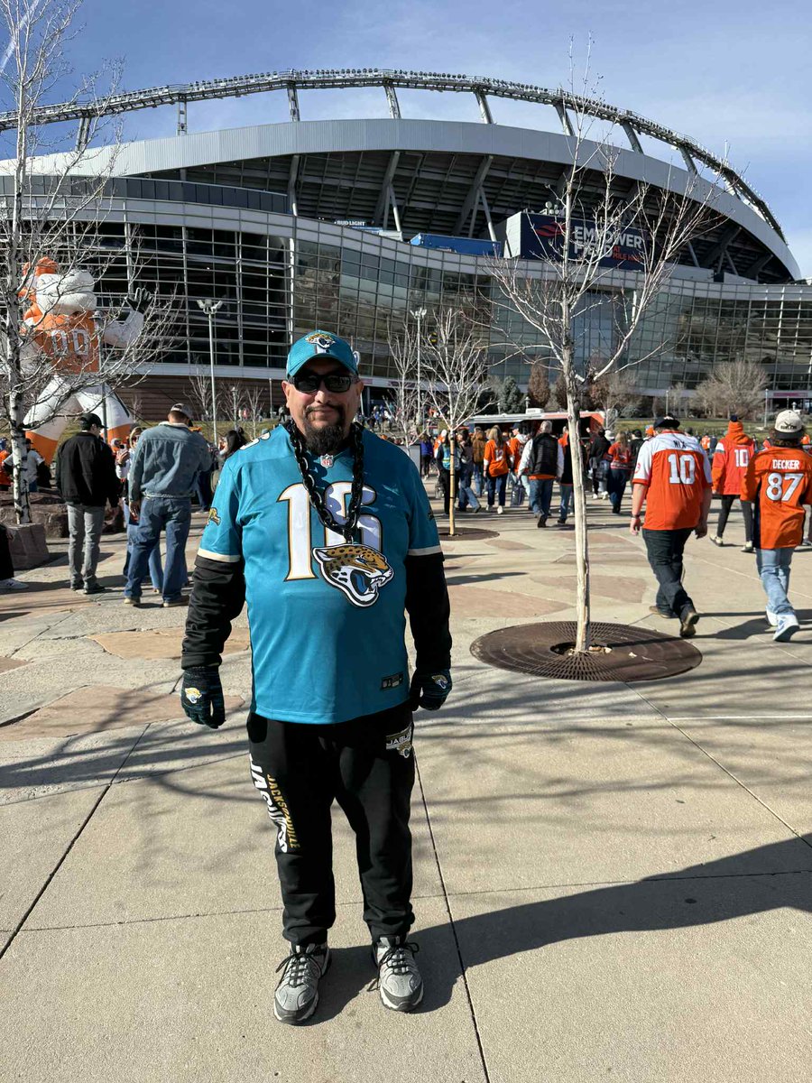 jvigil76's tweet photo. @md_1010xl Watching the Jags take down the Broncos in person. What an awesome game. https://t.co/mDbEgRDUgc