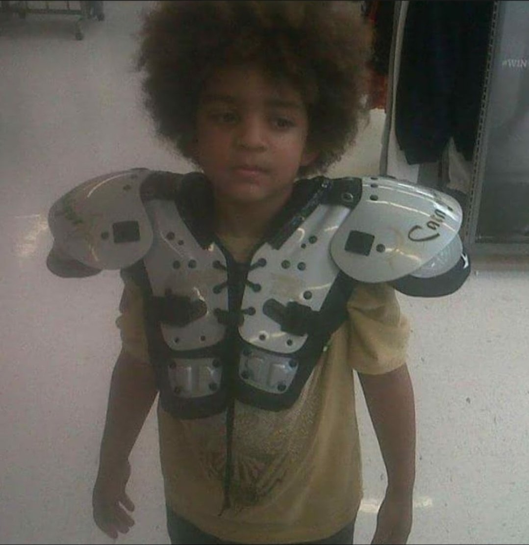 MosesRHardy08's tweet photo. @MosesRHardy08 
Where it all started.  At 3 years old at  Academy Sports. I couldn't wait to hit somebody. https://t.co/Y6AO9lX49Z