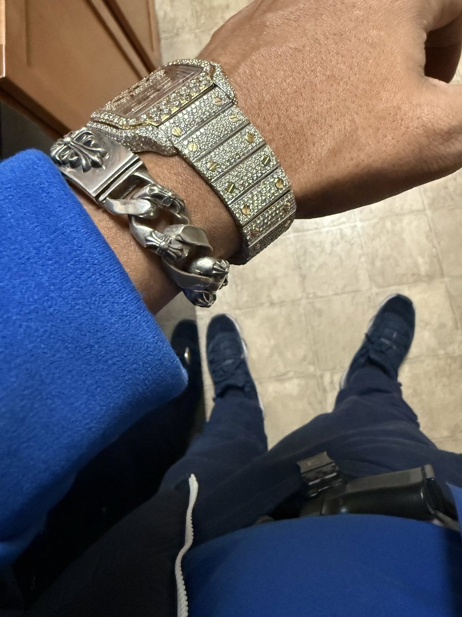 FargoFree's tweet image. Chrome w/ the Carti ima Playboi 😎