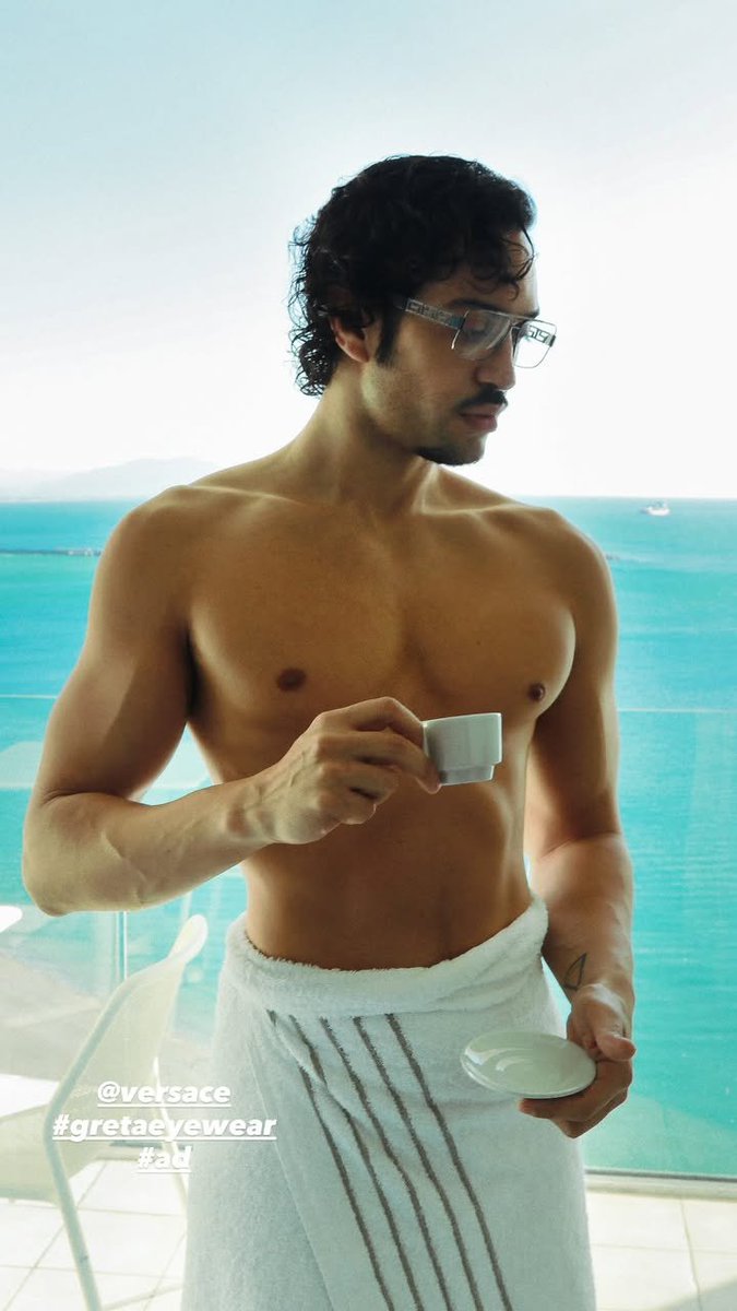 Buon Anno alla mia tl 
Un bacione a tutti 🎉🎆😘